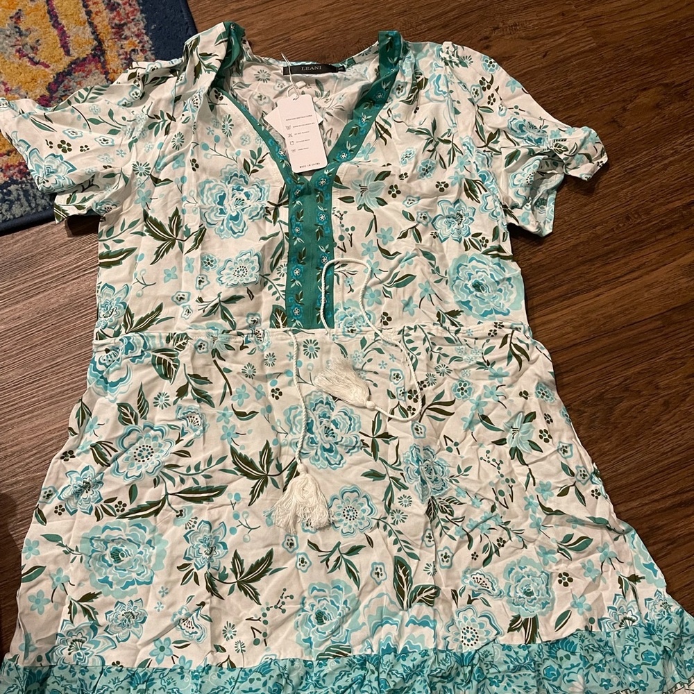 Leani top for women.